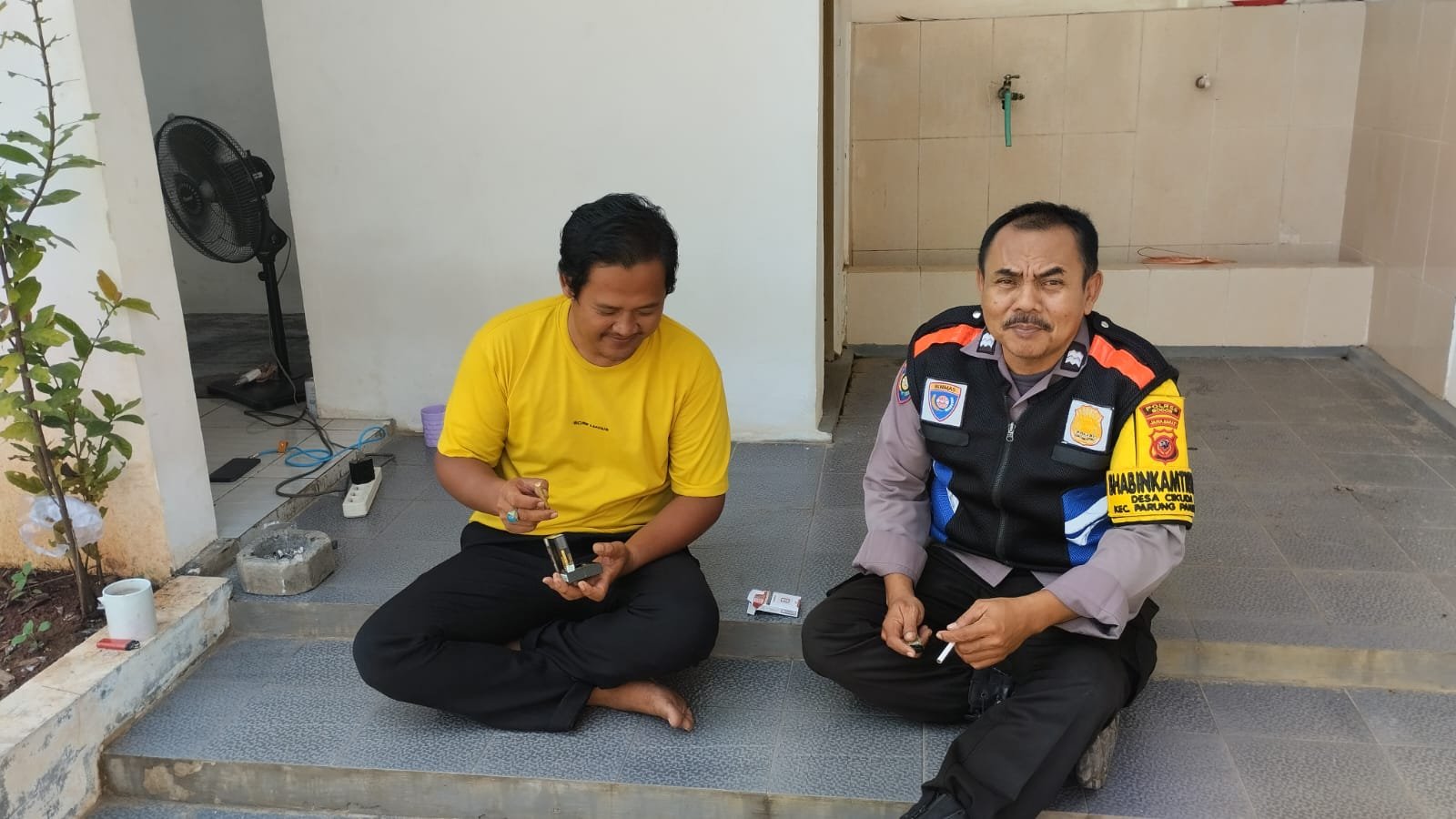 Bhabinkamtibmas Polsek Parungpanjang Bersinergi Dengan Babinsa, Sambangi Warga dan Sampaikan Himbauan Kamtibmas