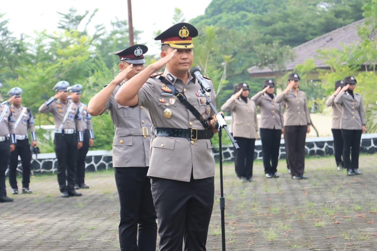 Kapolres Bogor Pimpin Ziarah dan Tabur Bunga di Makam Pahlawan Pondok Rajeg Sambut HUT Bhayangkara ke-79