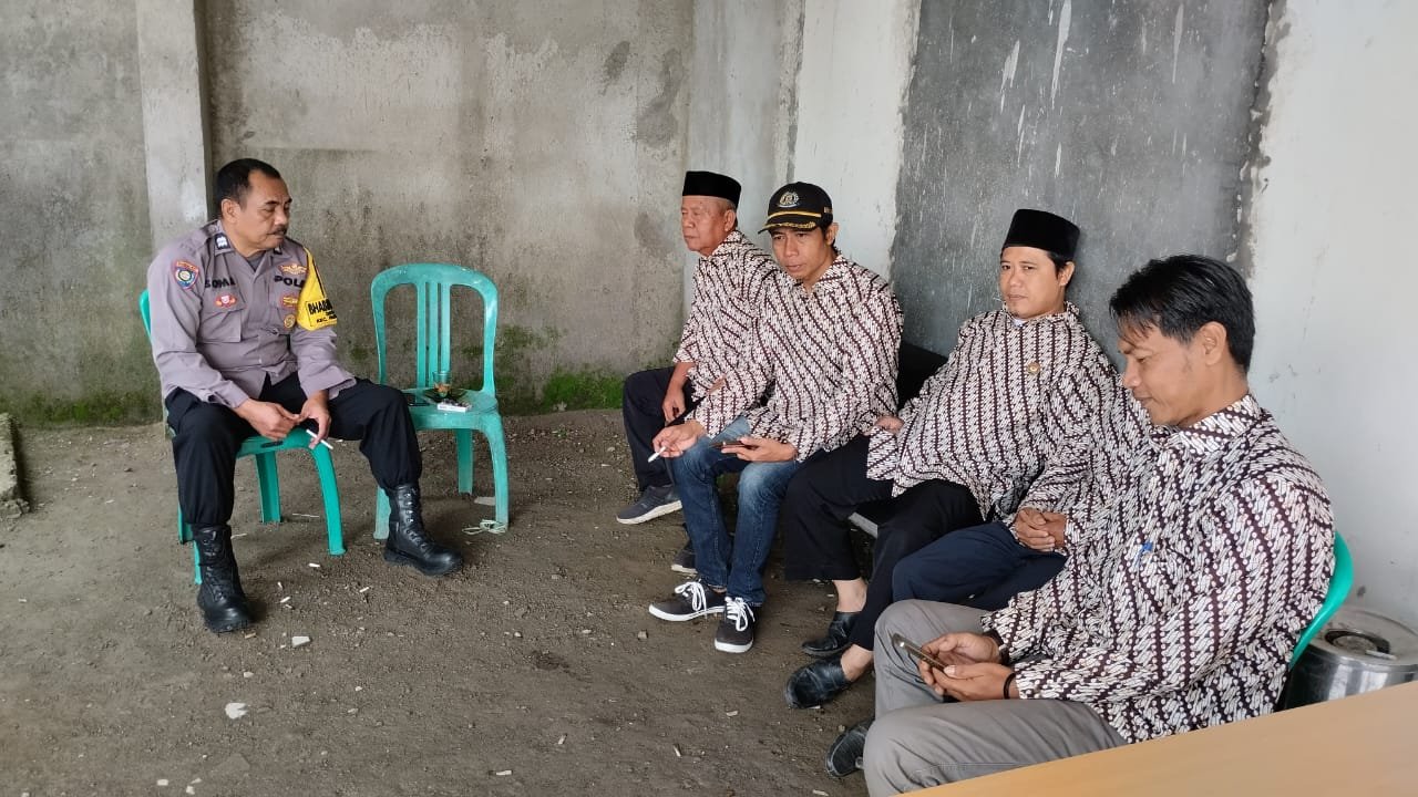 Bhabinkamtibmas Polsek Parungpanjang Sambang dan Beri Himbauan Kamtibmas Kepada Warga