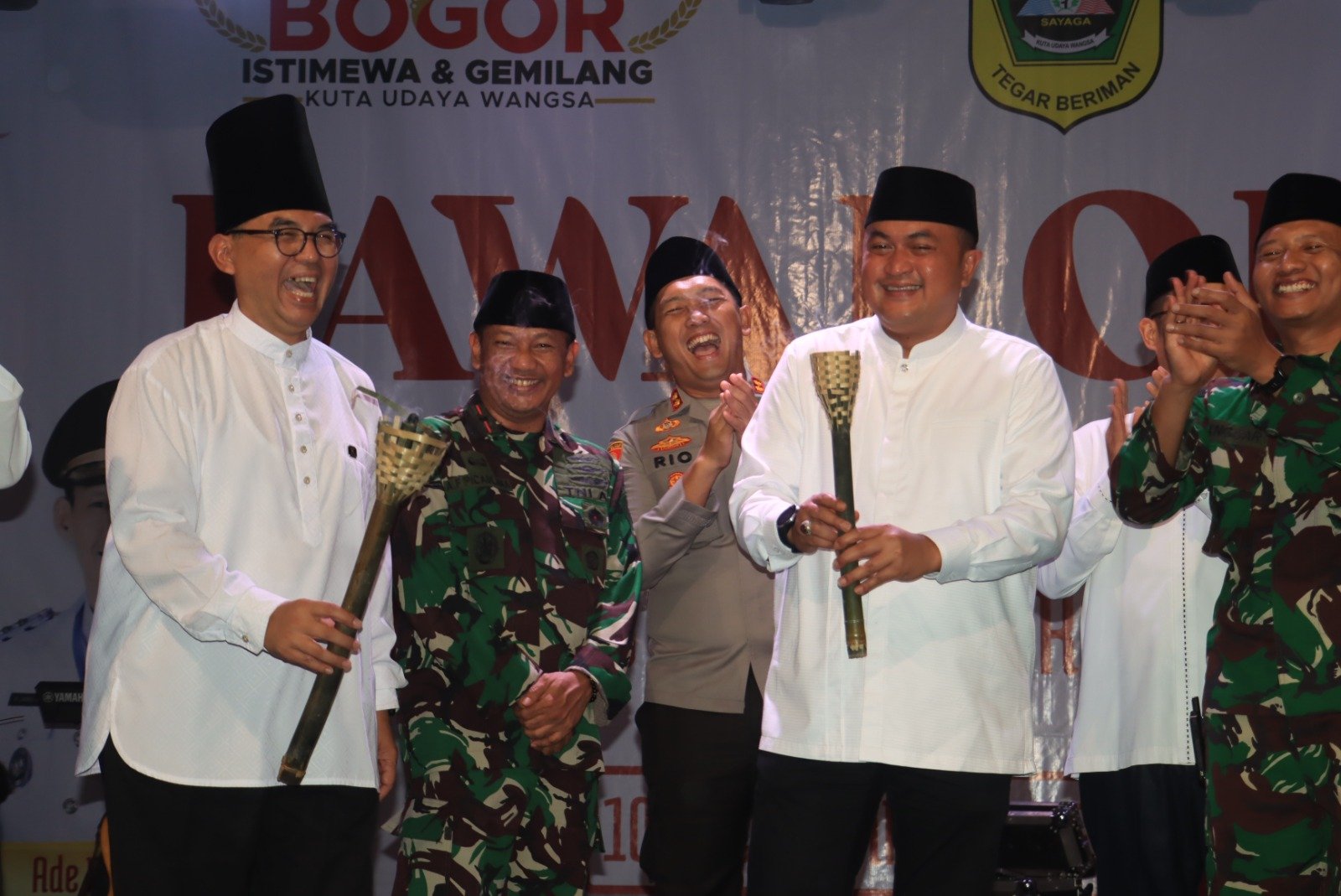 Kapolres Bogor Bersama Forkopimda Meriahkan Pawai Obor 1 Muharam di Stadion Pakansari