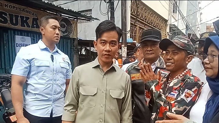 Wapres Gibran Tinjau Posko Bantuan Korban Kebakaran Duri Utara 