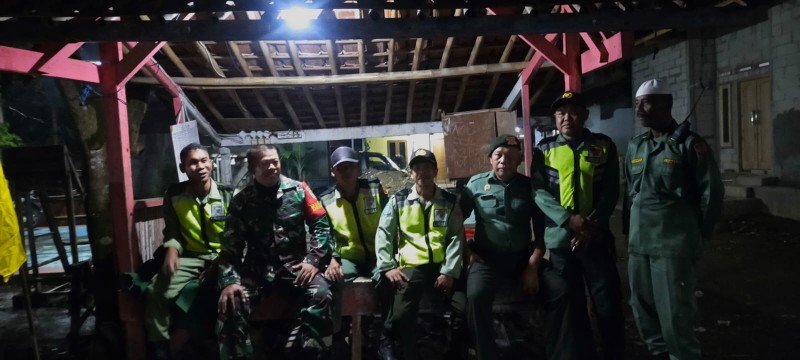 TNI Jaga Keamanan Lingkungan, Babinsa Laksanakan Patroli Bersama Komponen Pendukung di Kabupaten Bogor