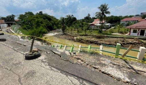 Longsor di Desa Jonggol Tutup Akses Jalan Utama, 300 KK Terdampak Berharap Bantuan