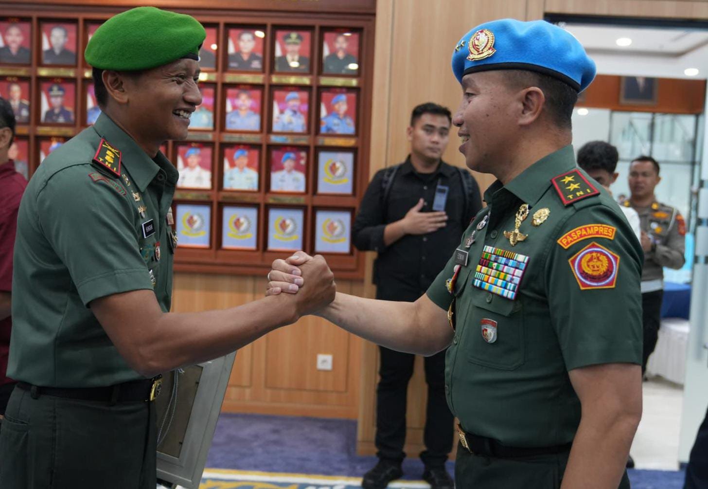 Dandim 0621/Kab. Bogor Terima Brevet Kehormatan Paspampres “Setia Waspada”