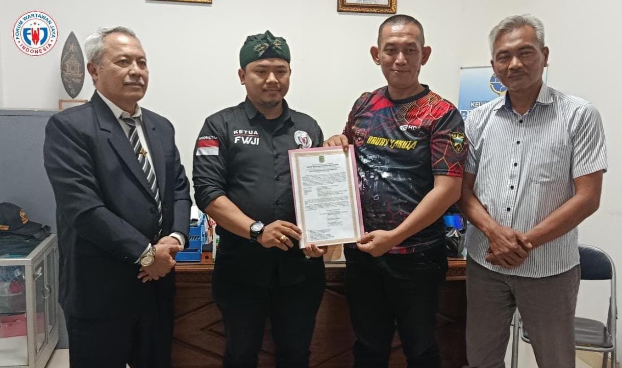 FWJI Korwil Kuningan Terima SKT Dari Kesbangpol Kuningan