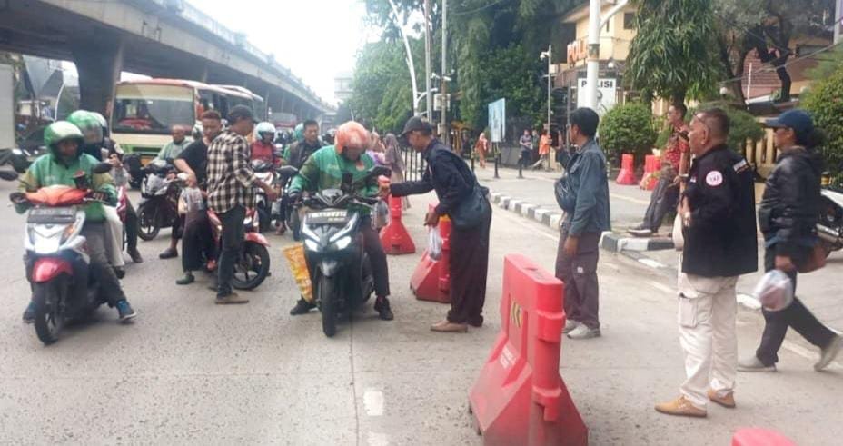 FWJ Indonesia DPD DKI Jakarta Tebar 600 Paket Takjil Dibeberapa Titik