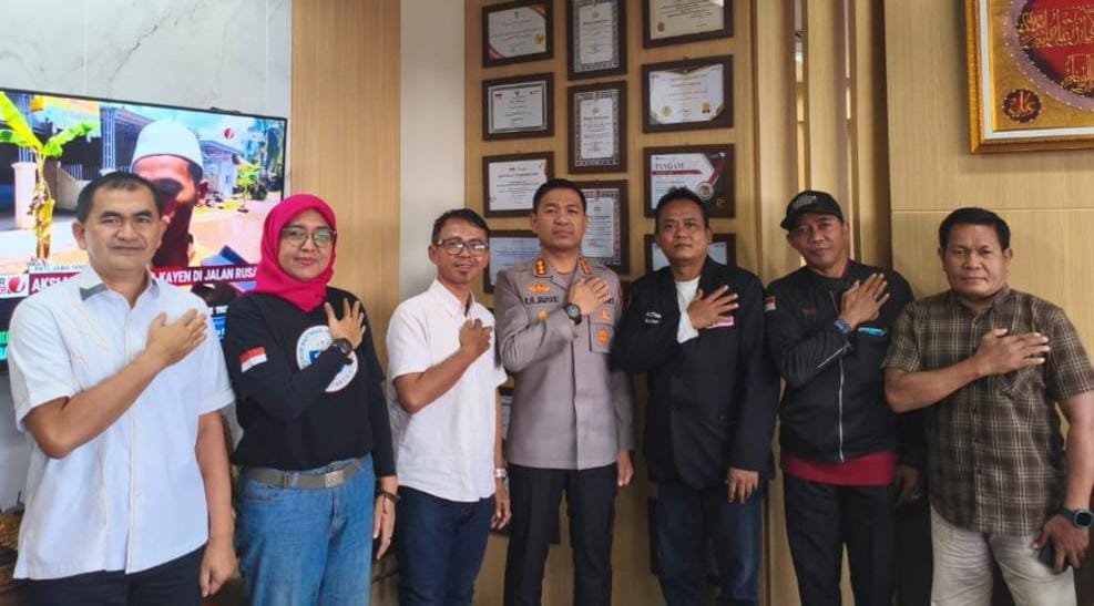 FWJ Indonesia Korwil Kota Tangerang Sambangi Kombes Pol Jauhari Diruang Kerjanya