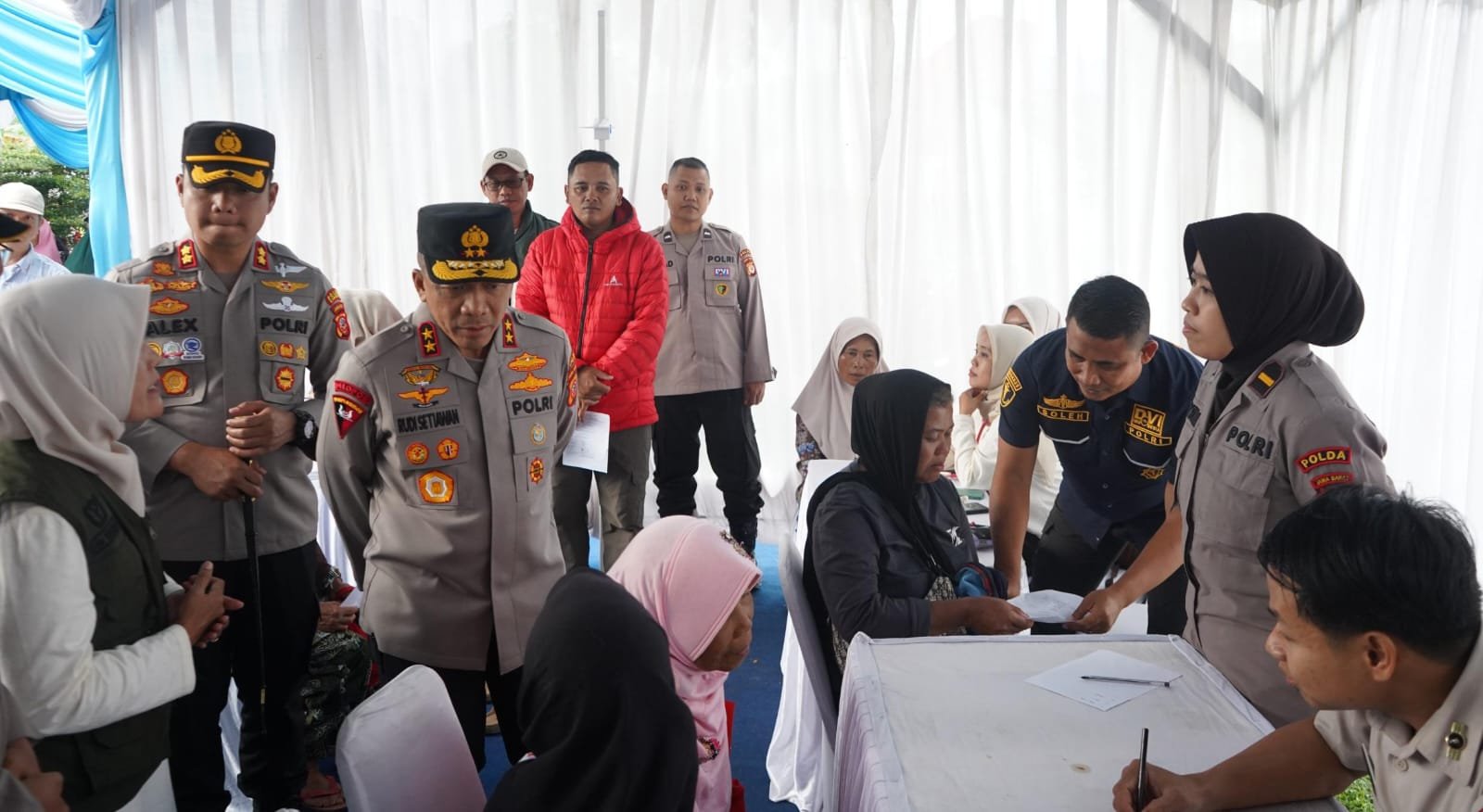 Kapolda Jabar Kunjungi Takokak, 1.300 Warga Terima Bakti Kesehatan dan Bantuan Sosial