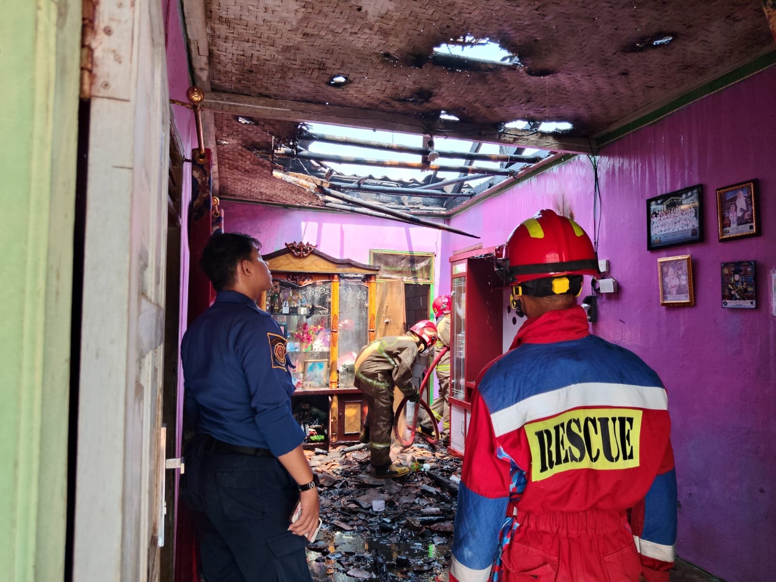 Respons Cepat Damkar Parung Panjang, Api Berhasil Dijinakkan dalam 30 Menit