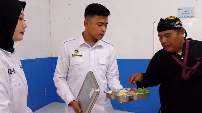 Pastikan Standar Mutu Makan Bergizi Gratis, Pemdes Lumpang dan Muspides Gelar Sidak SPPG Parungpanjang