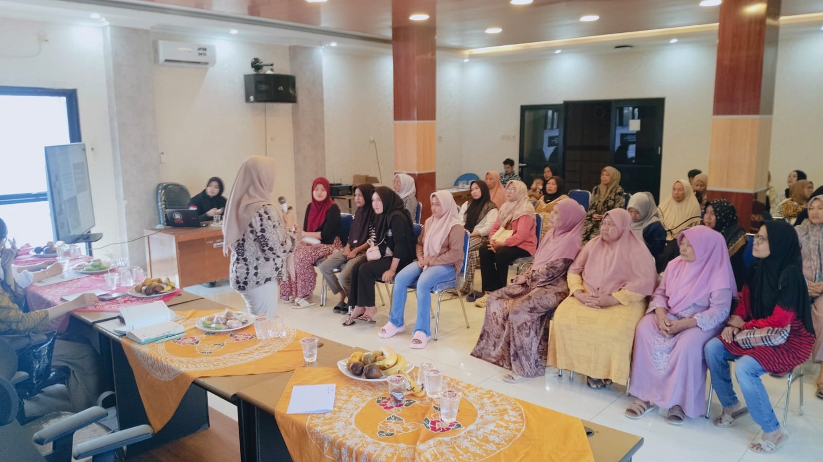 Ketua Umum Ingatkan Bahaya Berangkat Menjadi PMI Secara Ilegal diacara Sosialisasi