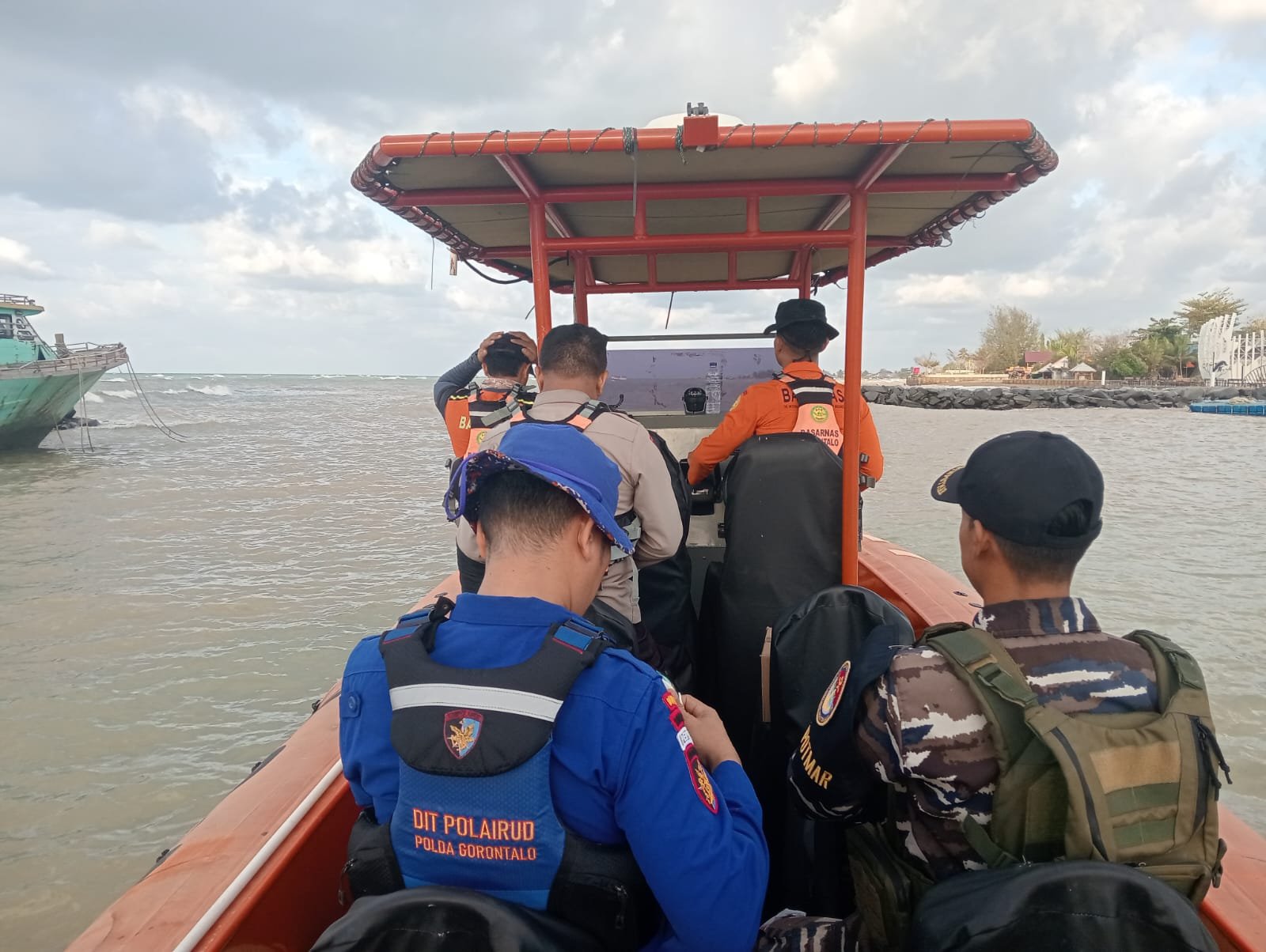 Dit Polairud Polda Gorontalo Dan tim Sar Gabungan Lakukan Pencarian Kapal speedboat yang Hilang
