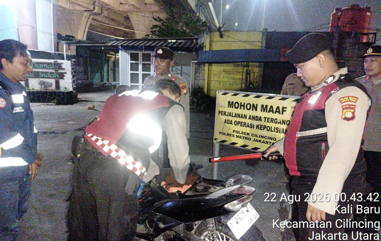 Polsek Cilincing Gencarkan Patroli Malam, Antisipasi Tawuran dan Kejahatan Jalanan
