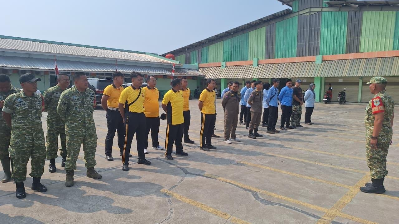 Jelang Peringati HUT TNI ke-81, Koramil Parungpanjang Bersama Forkopimcam Bersihkan Pasar Parungpanjang