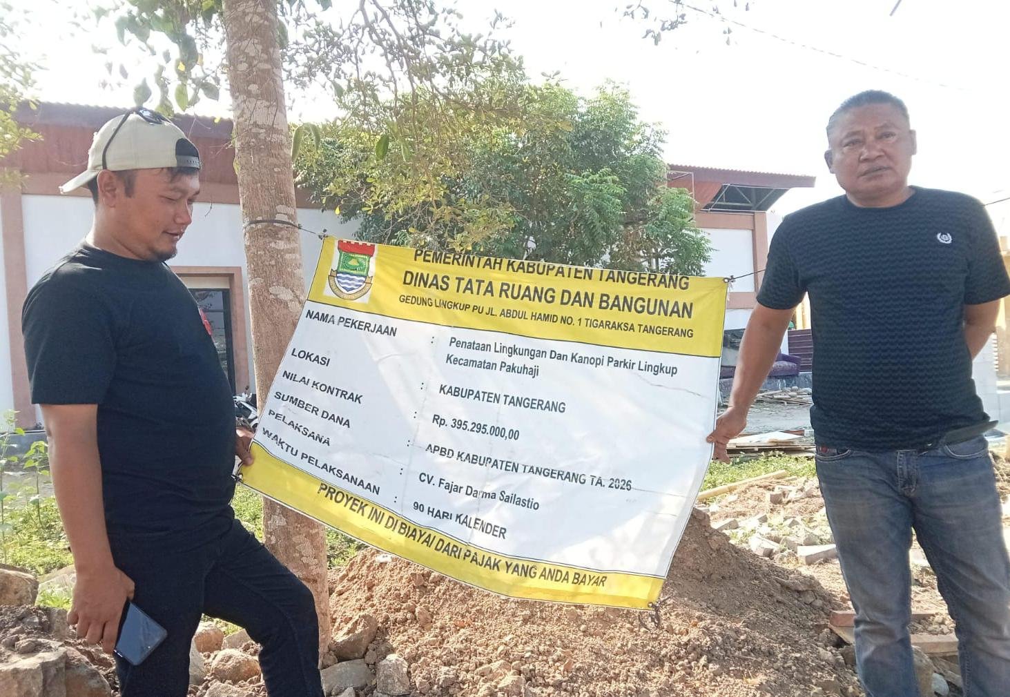 LSM Seroja Soroti Pekerjaan Penataan Lingkungan Dan Kanopi, Diduga Terbengkalai