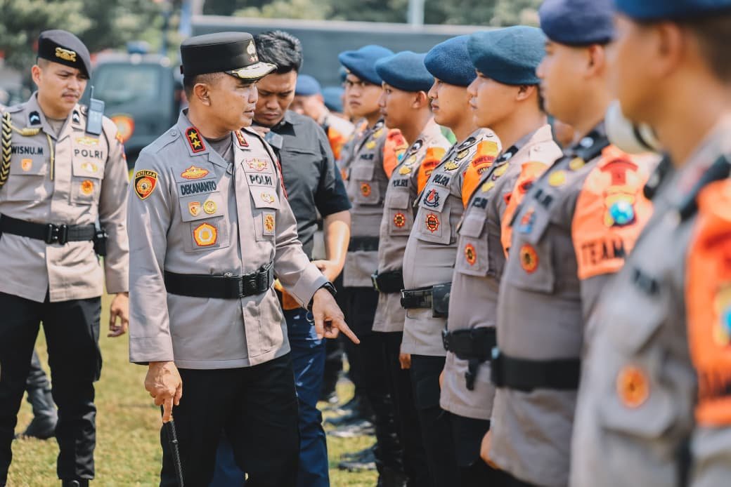Kapolda Jatim Irjen Pol Dekananto Eko Purnomo Terjunkan Pasukan BKO Percepat Padamkan Karhutla